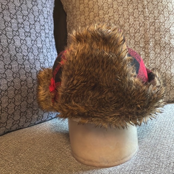 Red and black lumberjack fur trappers hat - Picture 9 of 11